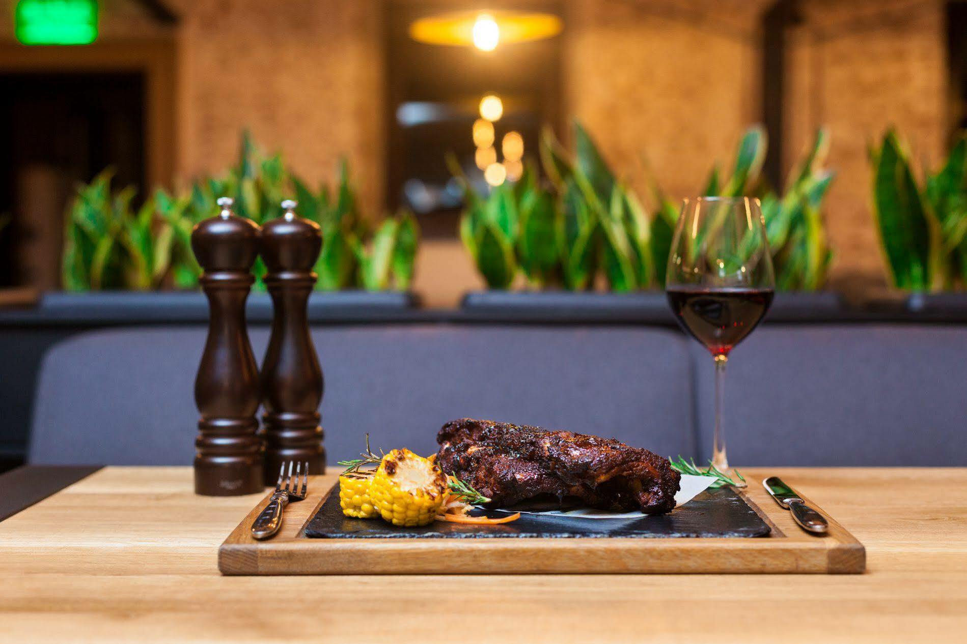 Ferenc Hotel & Restaurant Lviv Eksteriør bilde